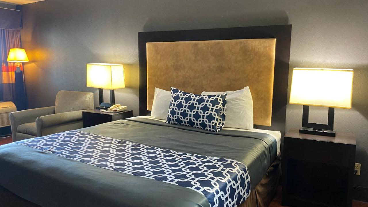 Island Inn & Suites — photo 9