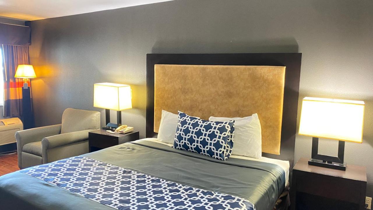 Island Inn & Suites — photo 10