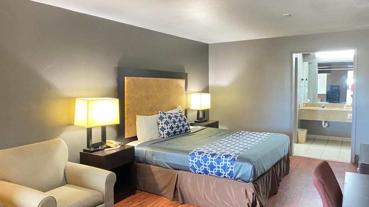 Island Inn & Suites — photo 7