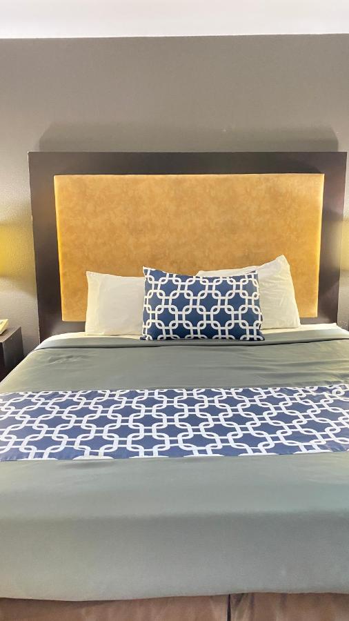 Island Inn & Suites — photo 21