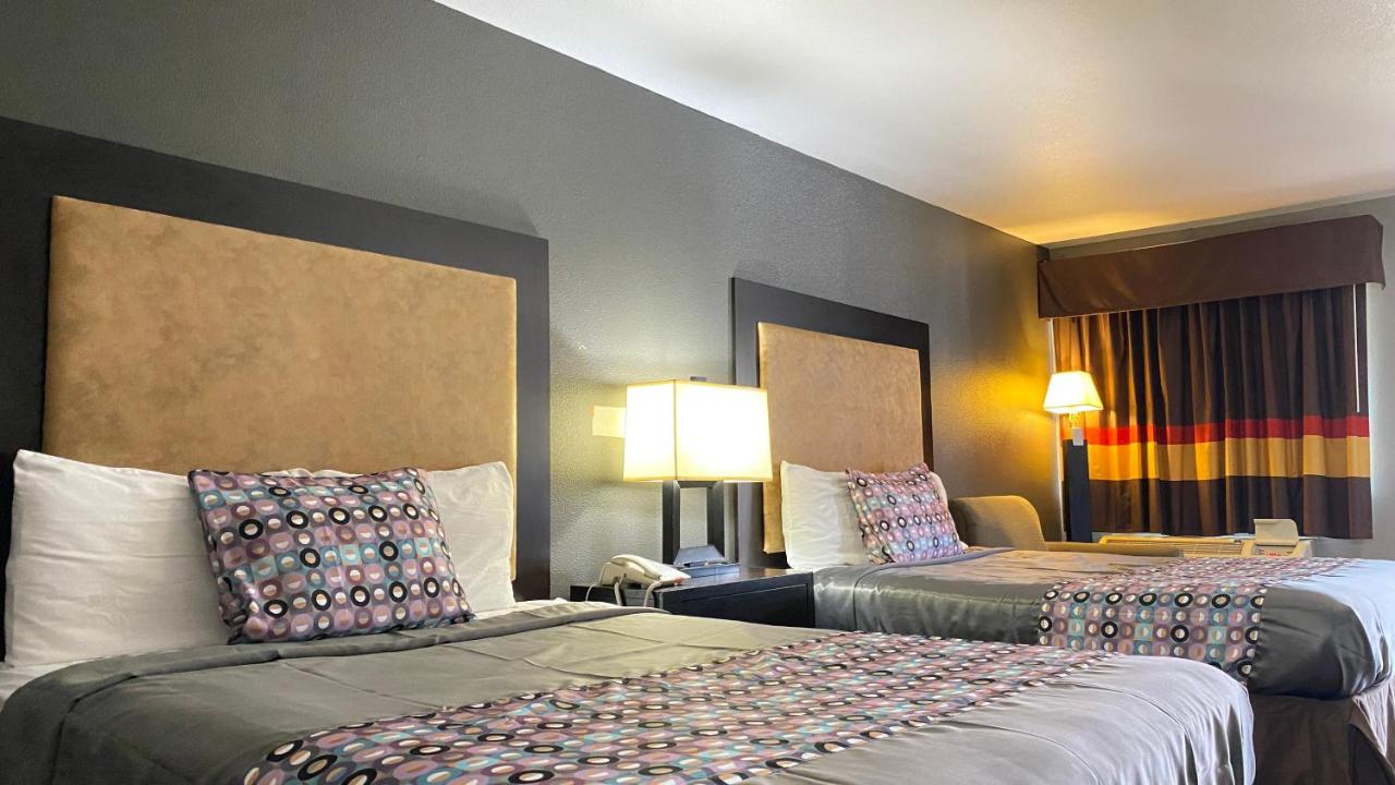 Island Inn & Suites — photo 11