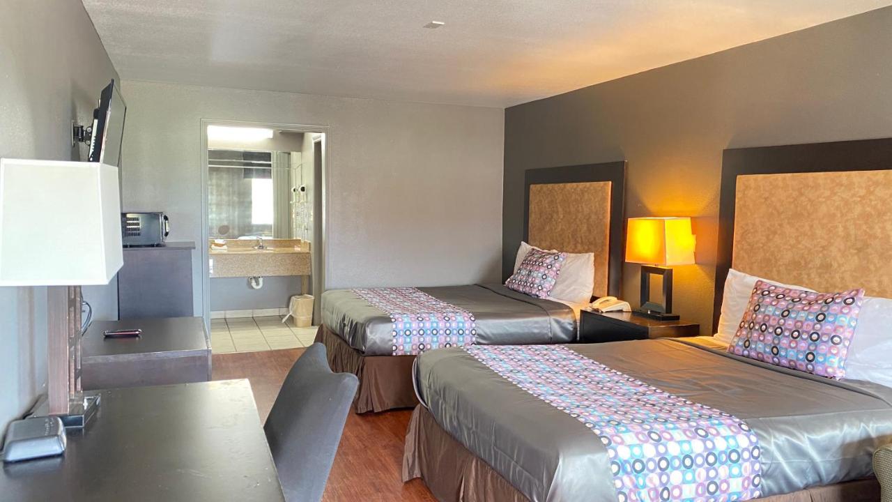 Island Inn & Suites — photo 2