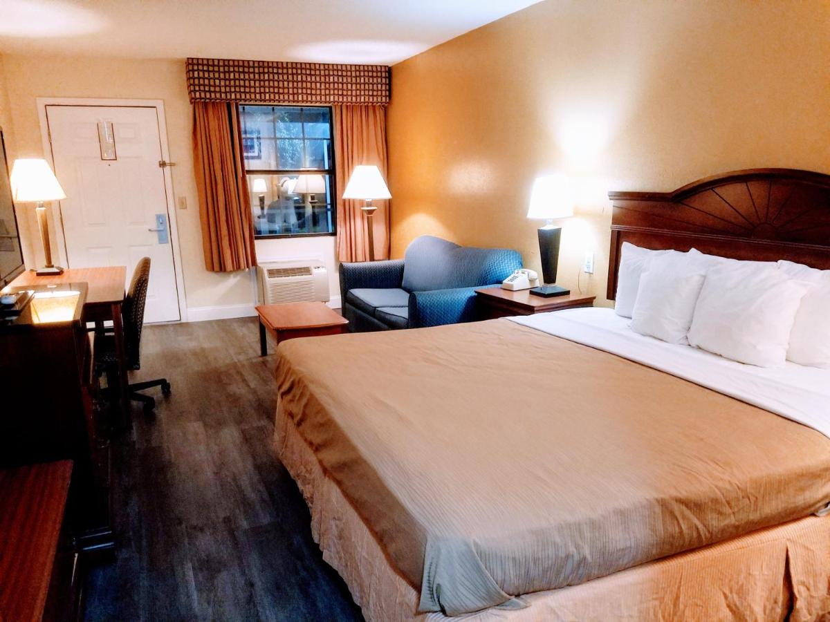 South Manor Motel — photo 14