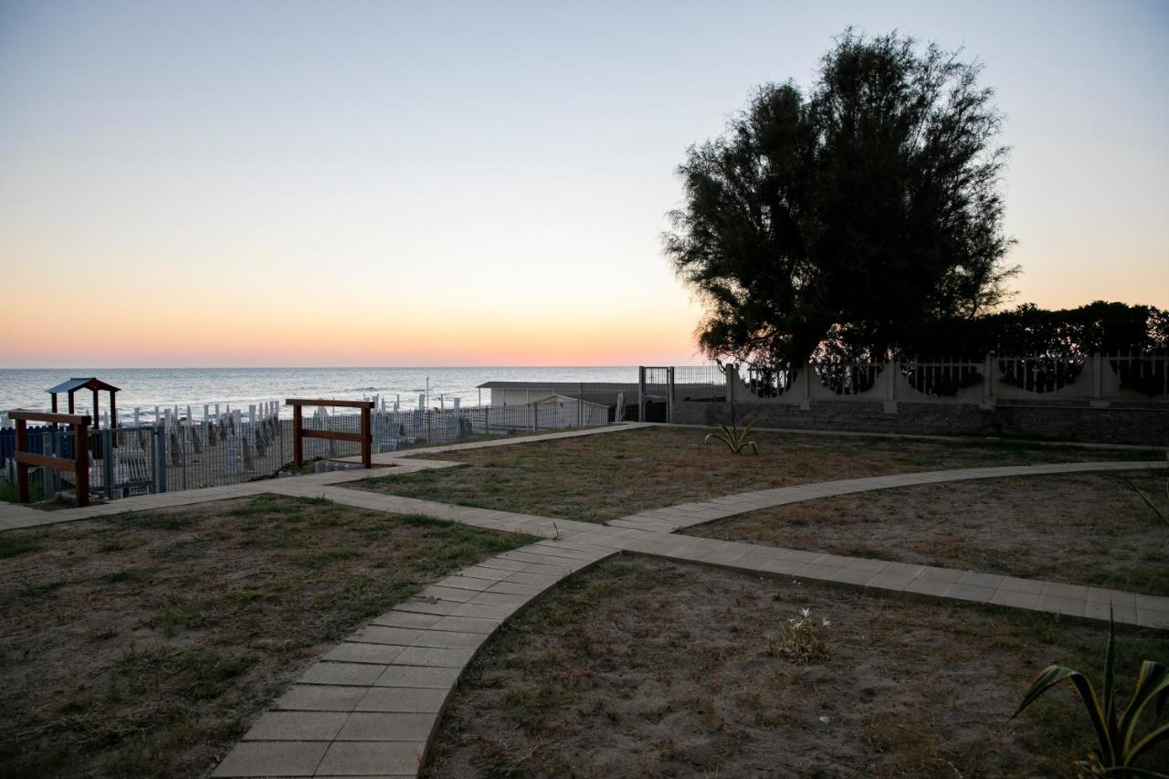 Hotel, plaża: Nuovo Appartamento sulla spiaggia con larga terrazza di 70 mq e posto auto privato