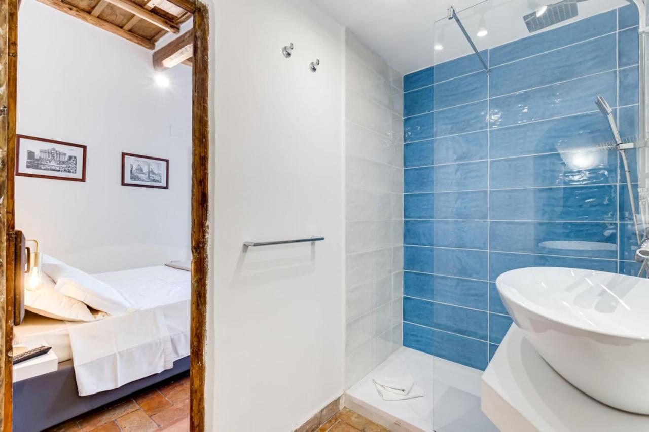 LIVING COLOSSEUM - 3