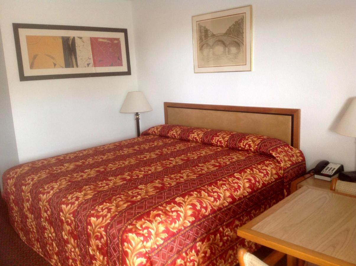 Hamilton Inn — photo 11