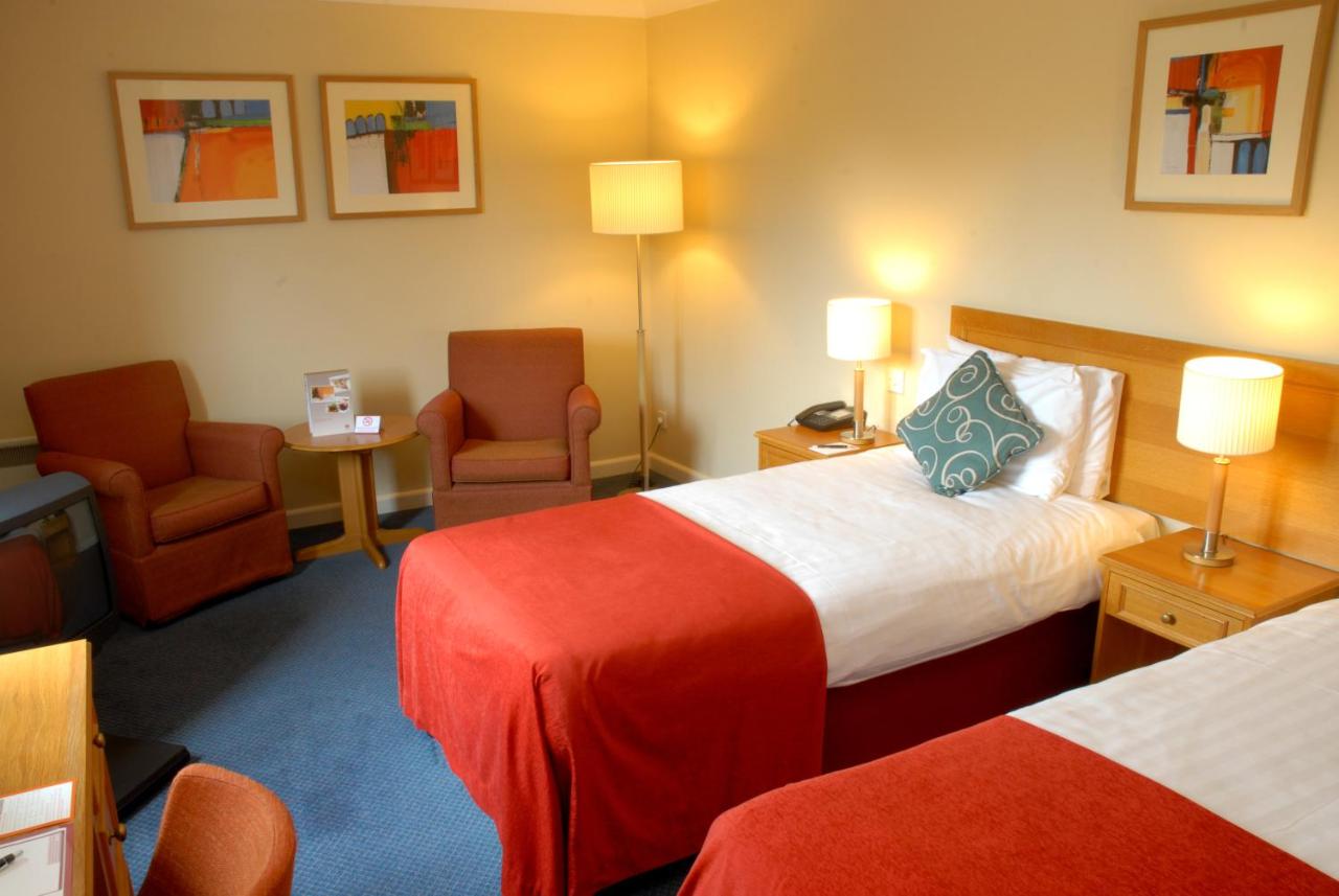 Oxford Witney Four Pillars Hotel Deals & Reviews, Witney
