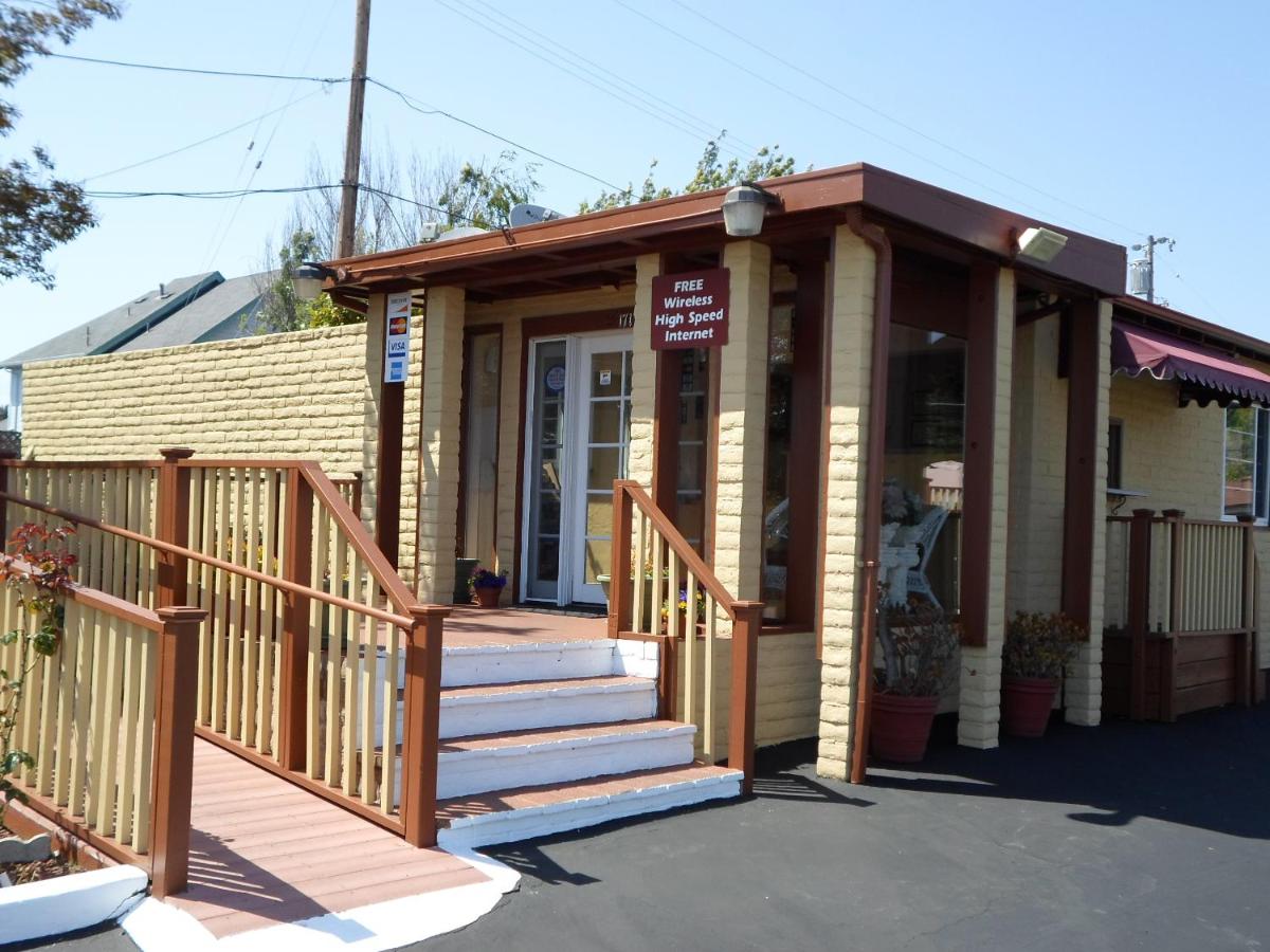 Hitching Post Studios Inn — photo 14