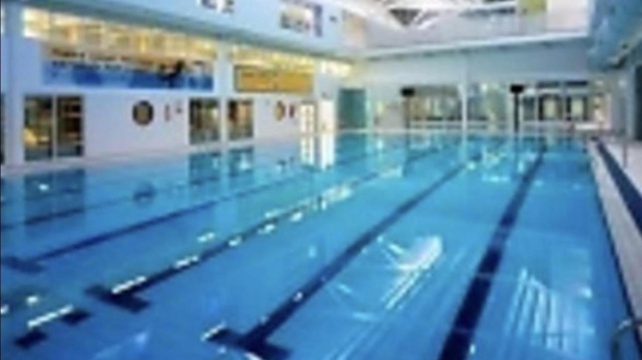 STUNNING GARDEN APARTMENT Central Exclusive Self Catering With Free Off Road Parking By Flat & Wiffi Beautifully Secluded 3 mins From All Amenities THIS IS A HOME NOT A HOTEL - 4