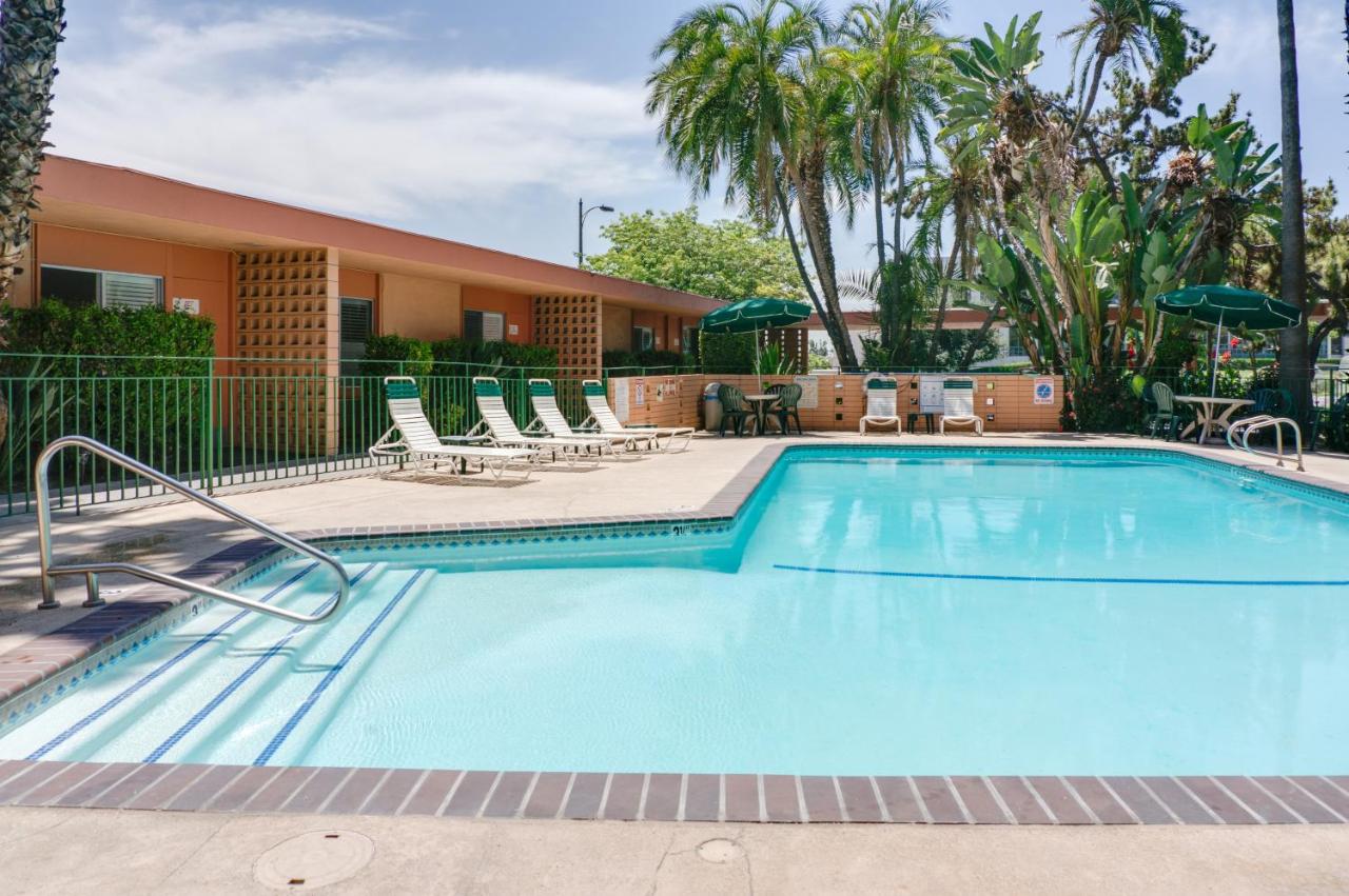 Saga Motor Hotel Pasadena — photo 22