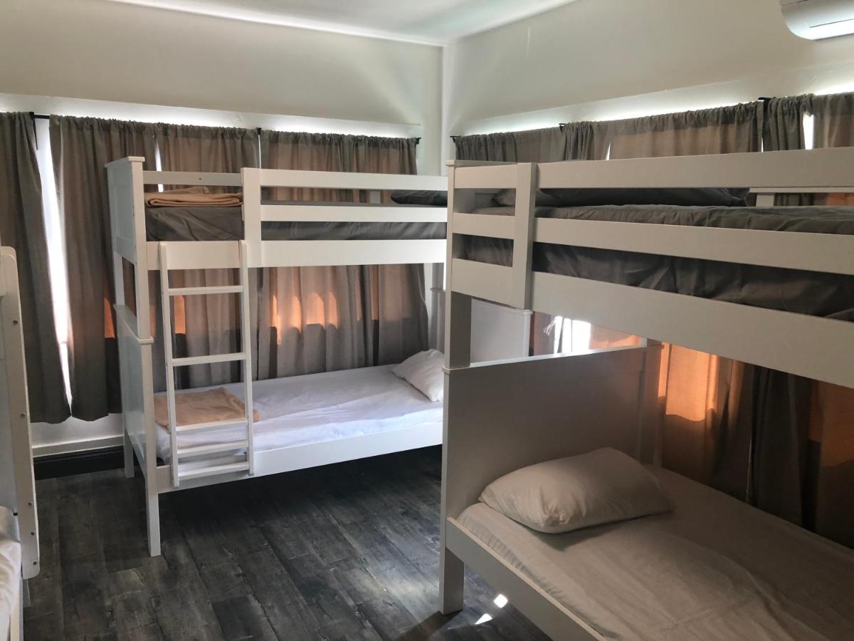 Wilshire Metro Hostel — photo 8