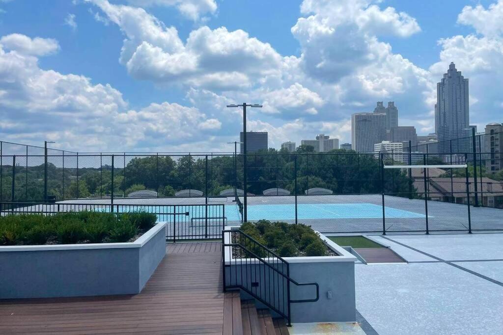 Tennis court: Midtown Beautiful Luxury apartment