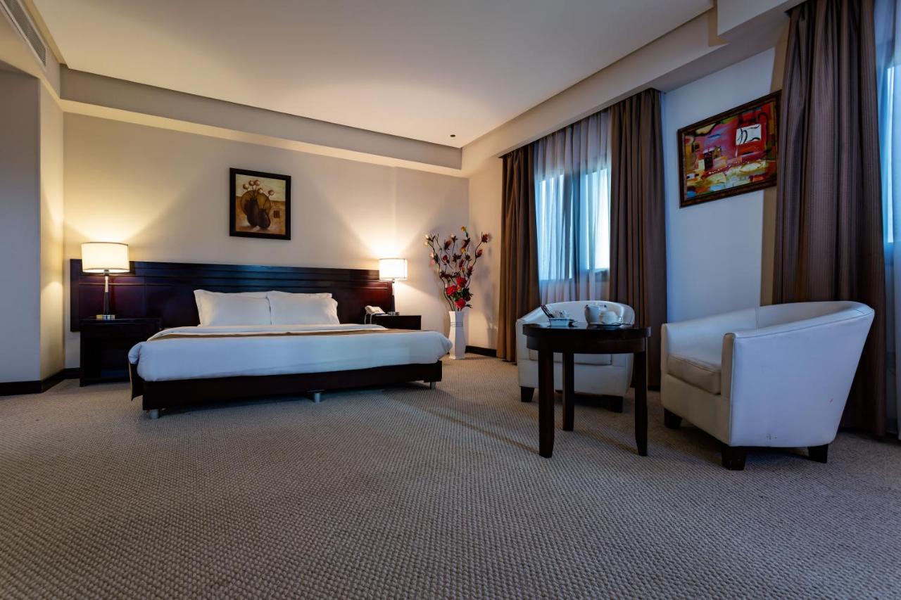Monroe Hotel & Suites photo