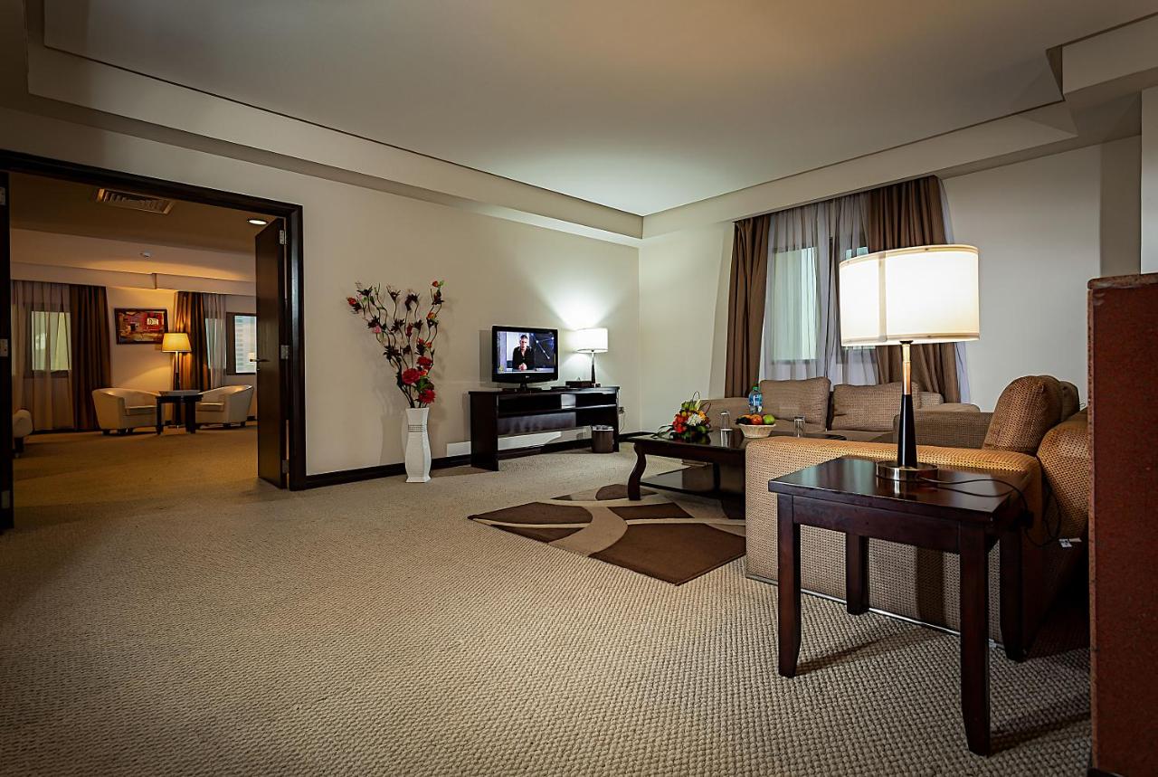 Monroe Hotel & Suites photo