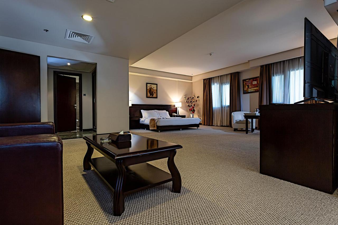 Monroe Hotel & Suites photo