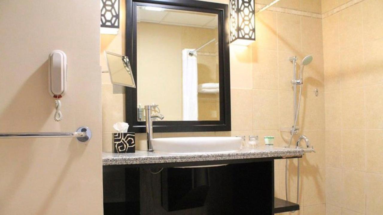Holiday Inn Dubai Al Barsha, an IHG Hotel photo