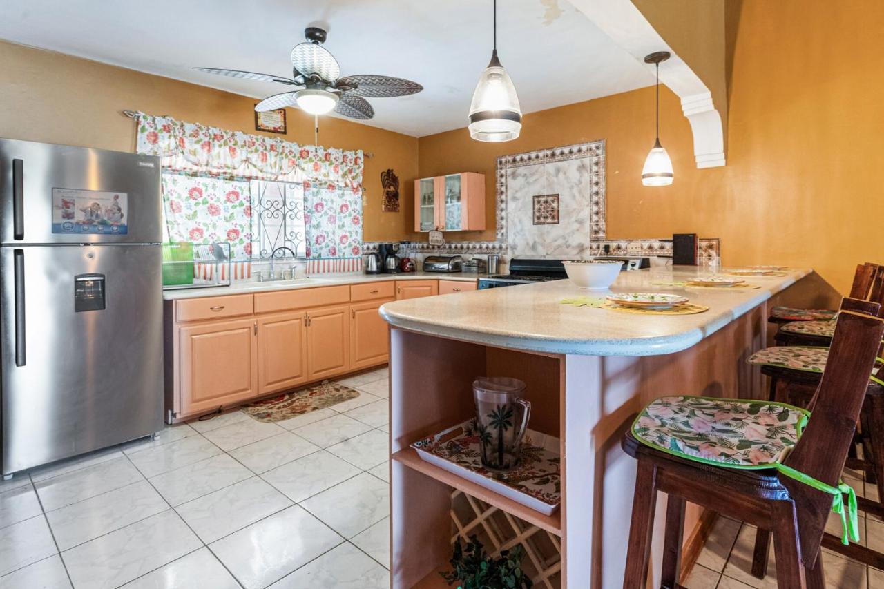 YanceyLargo- 4BR Villa Jacuzzi & Mountain Views - 4