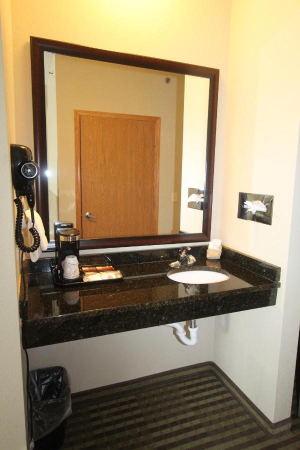 Bowman Inn & Suites — photo 16