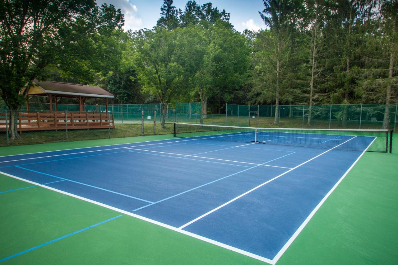 Glade Springs Resort Leisure Center — photo 17