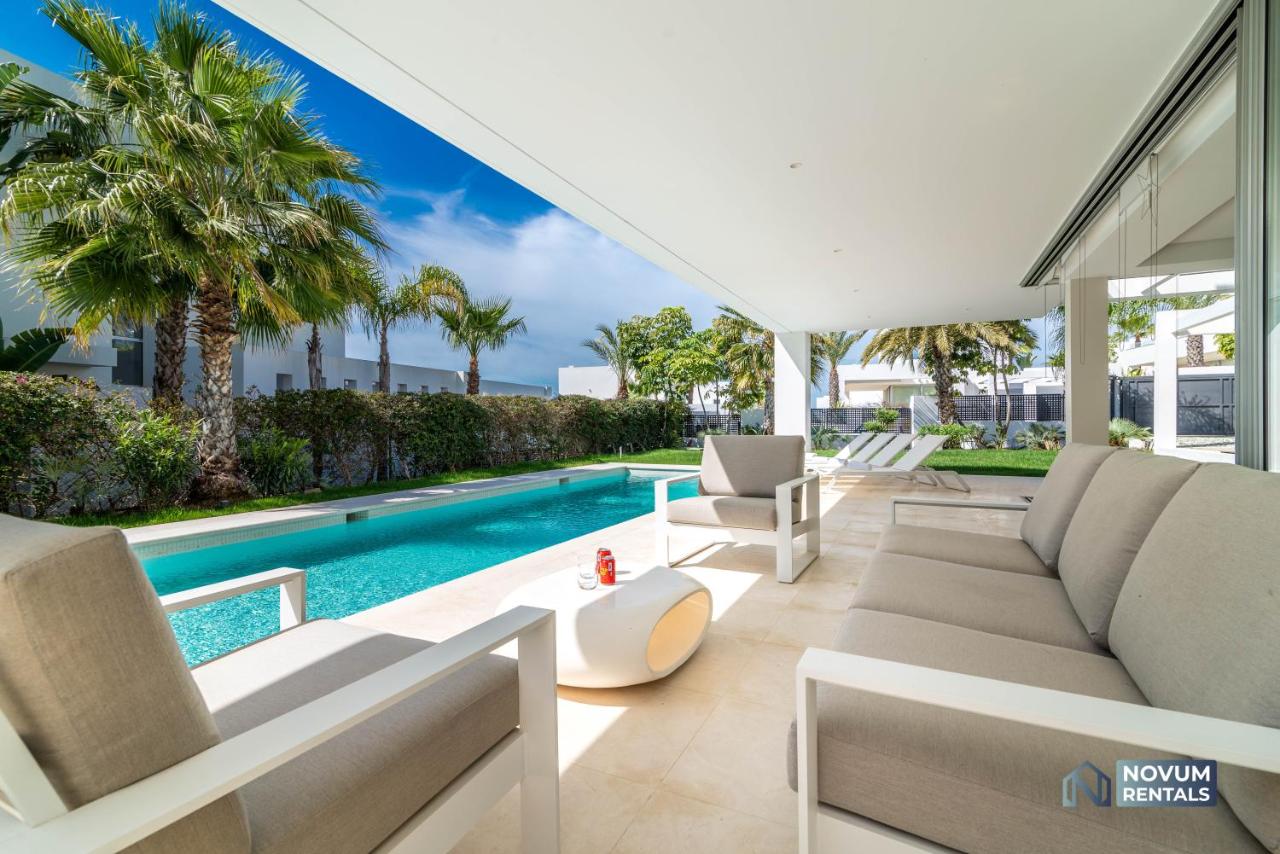 Villa Ultra-Modern 3-BDRM Deluxe in Newly Built La Finca ...