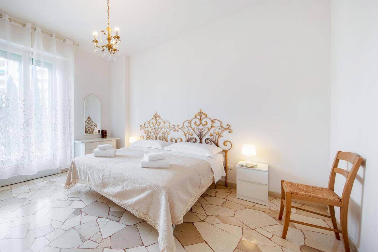 GuestHost - Il Salotto Blu - Appartamento con Parcheggio - 2