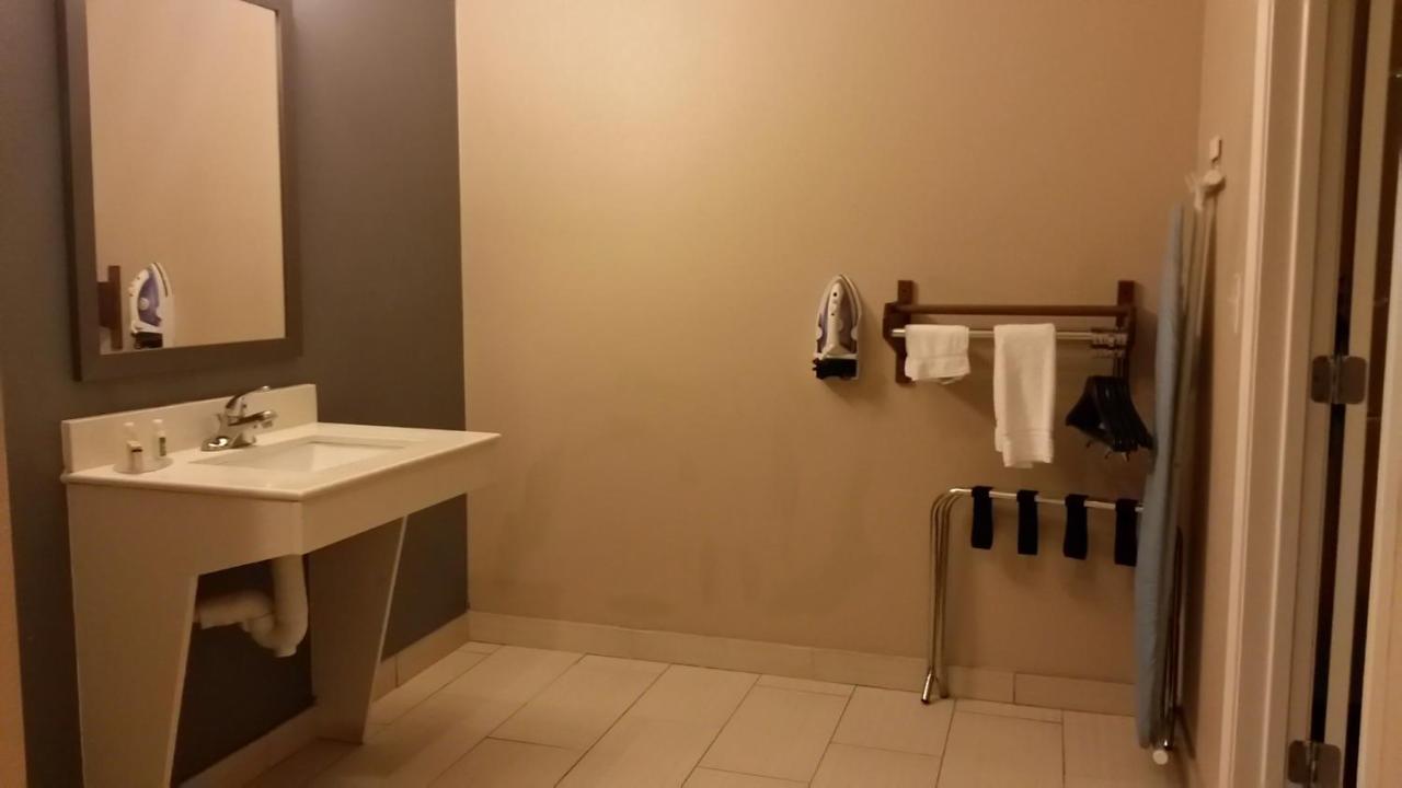 Atria Inn & Suites — photo 11