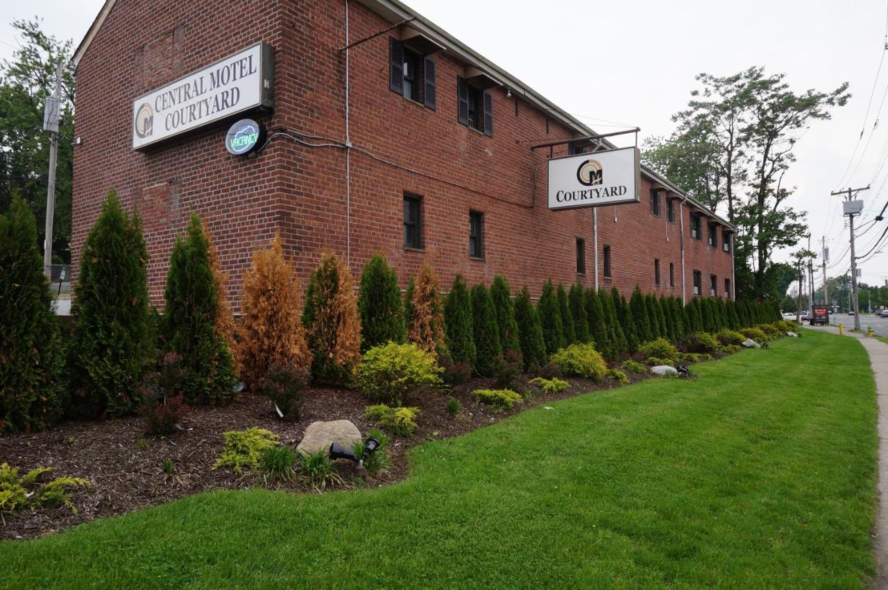 Central Motel Court Yard — photo 13