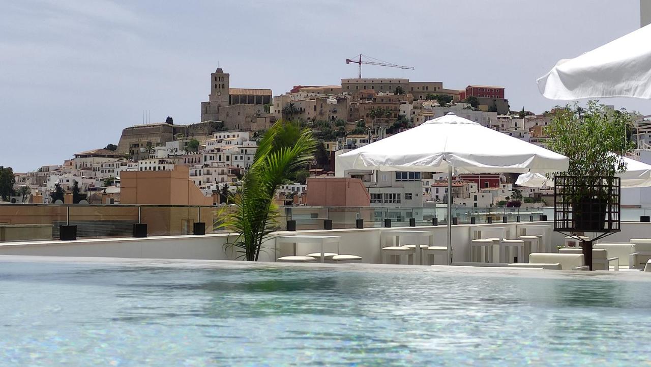 Rooftop swimming pool: El Puerto Ibiza Hotel Spa