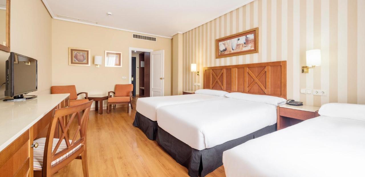 Family Room (3 Adults)