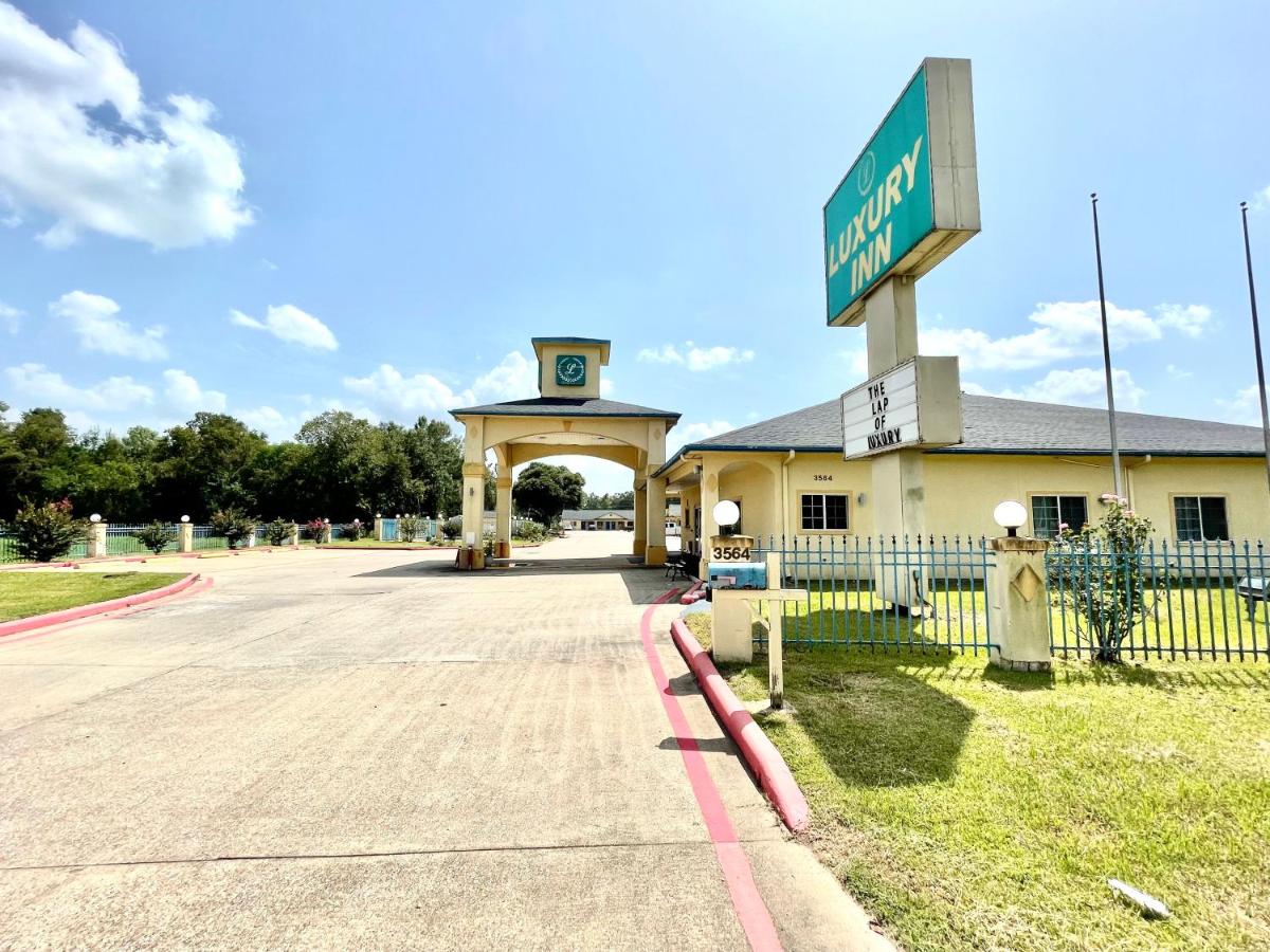 Deluxe Inn Liberty — photo 1