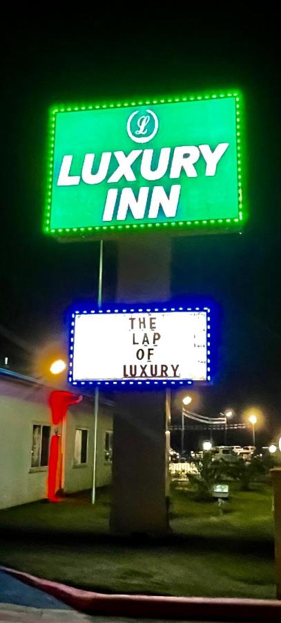 Deluxe Inn Liberty — photo 9