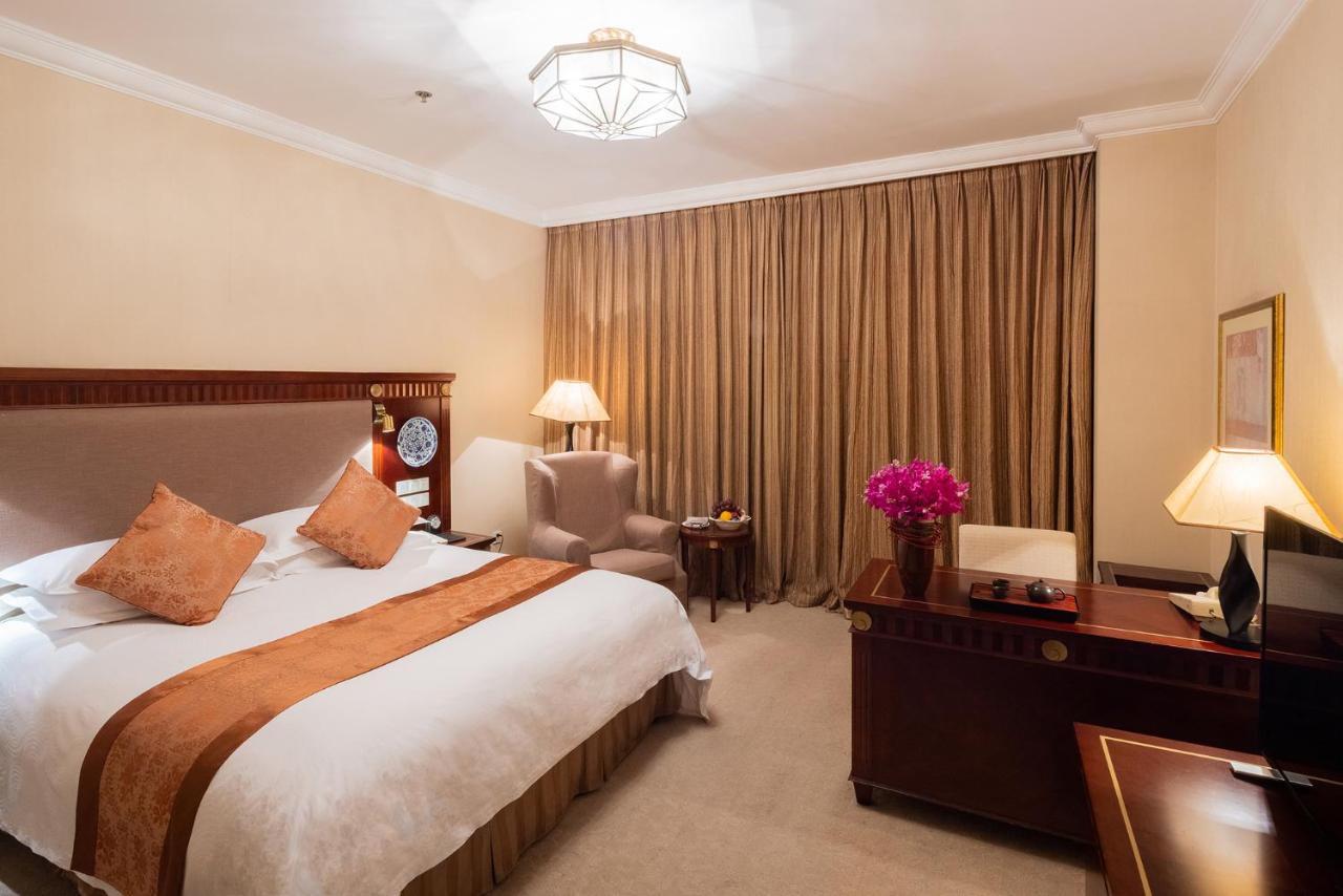 Broadway Mansions Hotel - Bund photo