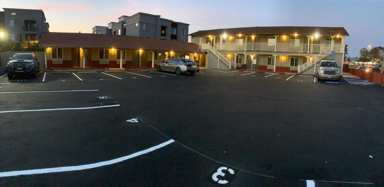 Sunset Inn Motel Escondido — photo 19