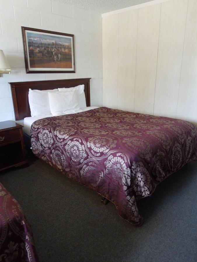 Pines Motel — photo 23
