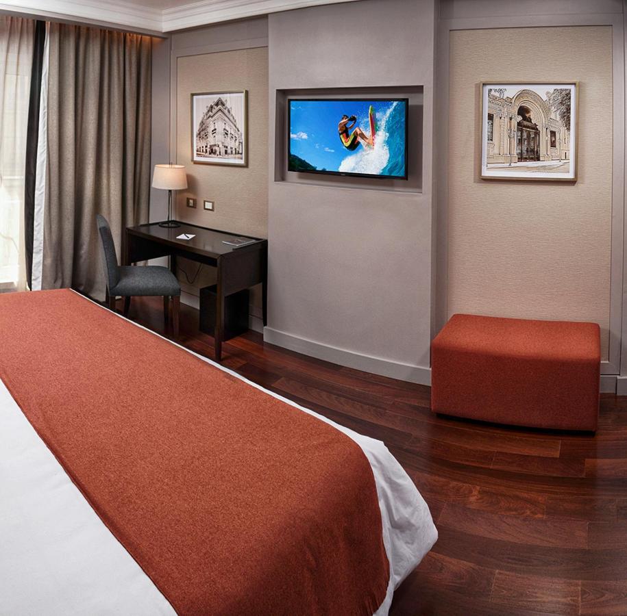Carles Hotel photo