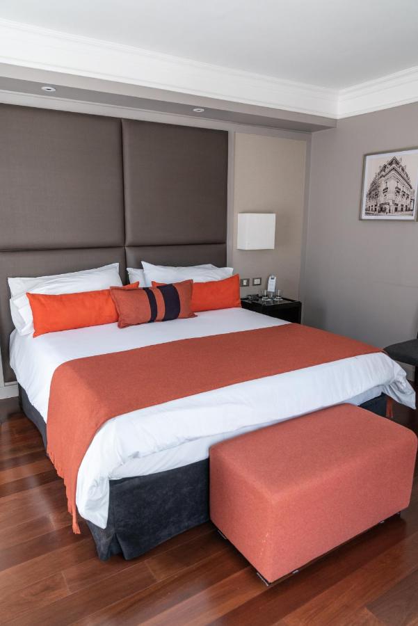 Carles Hotel photo
