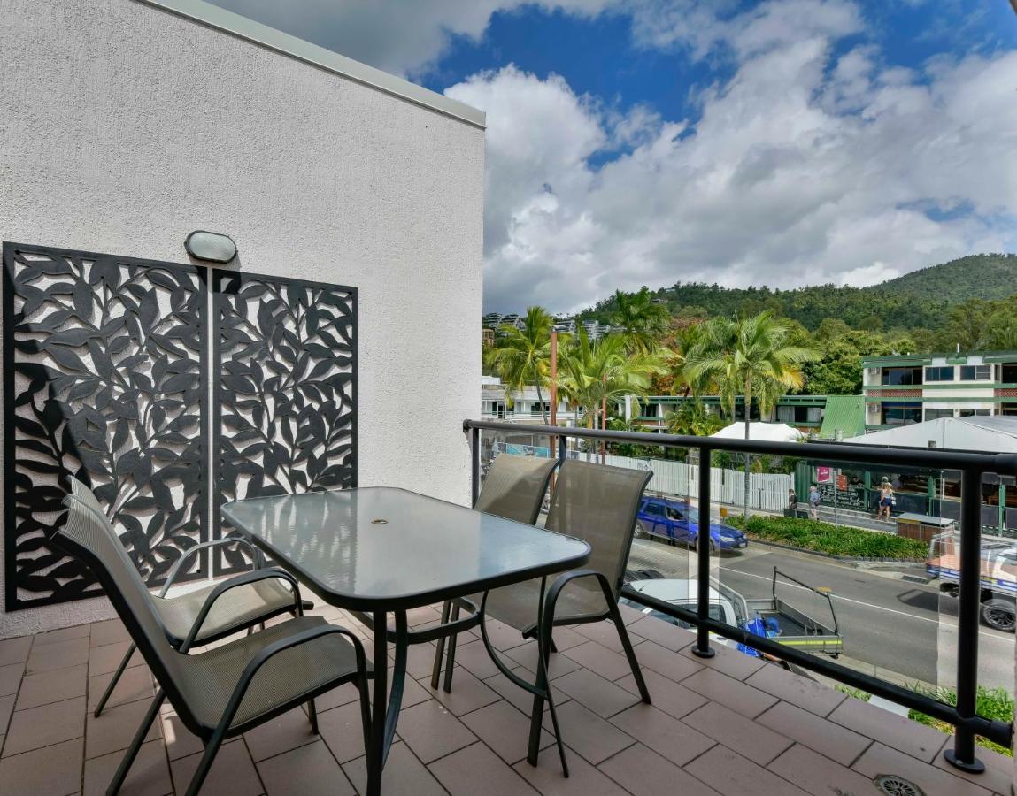 Beach: 2 Bedroom Unit, Centre Of Airlie With Town View