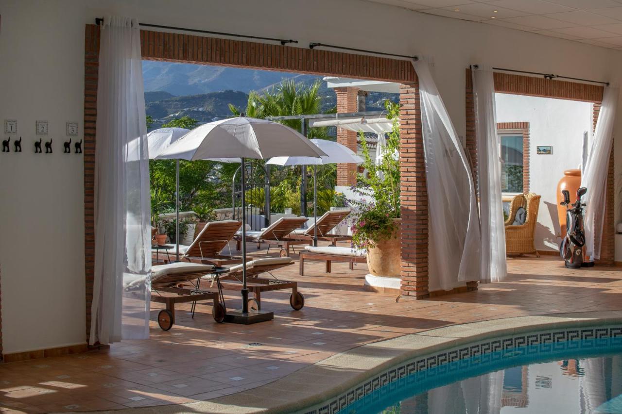 Heated swimming pool: Malaga Hills Boutique & Wellness B&B -Adults Only-