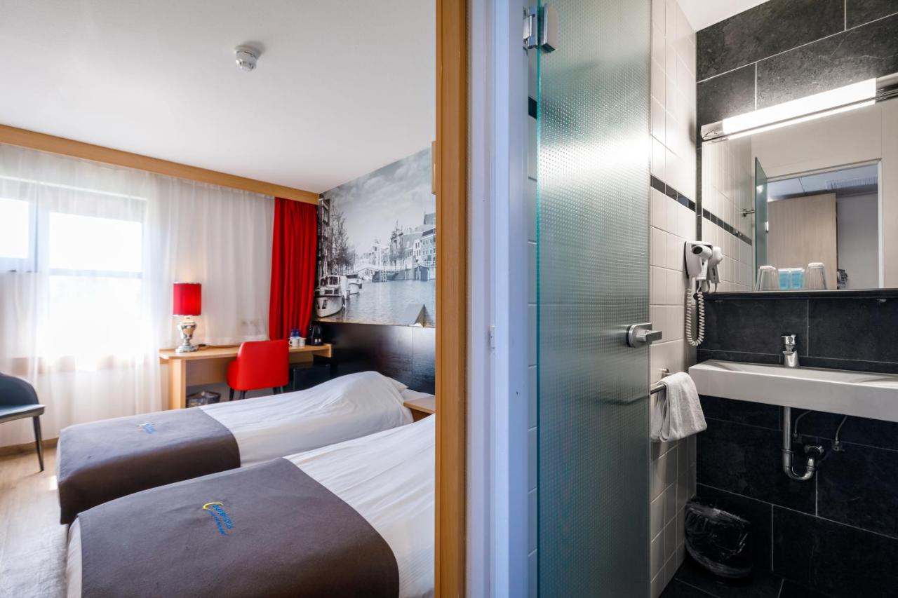 Een keuken of kitchenette bij Bastion Hotel Haarlem Velsen