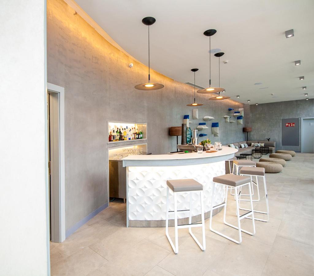 Noom Hotel Abidjan Plateau photo