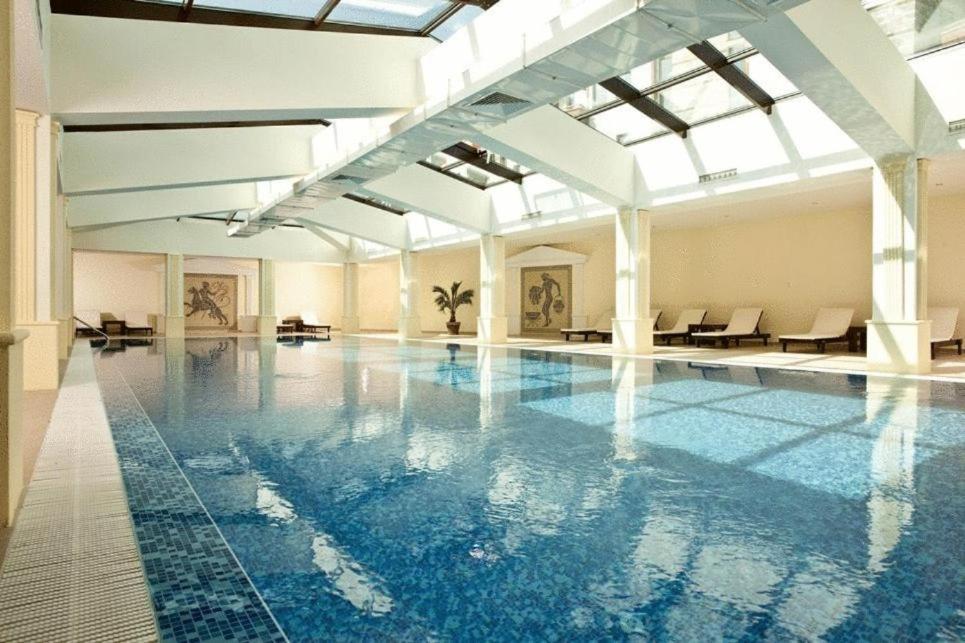 Parklands Hotel & Pool photo