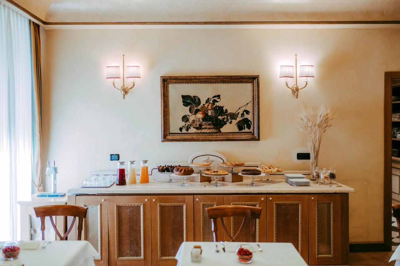 River Palace Hotel - 4