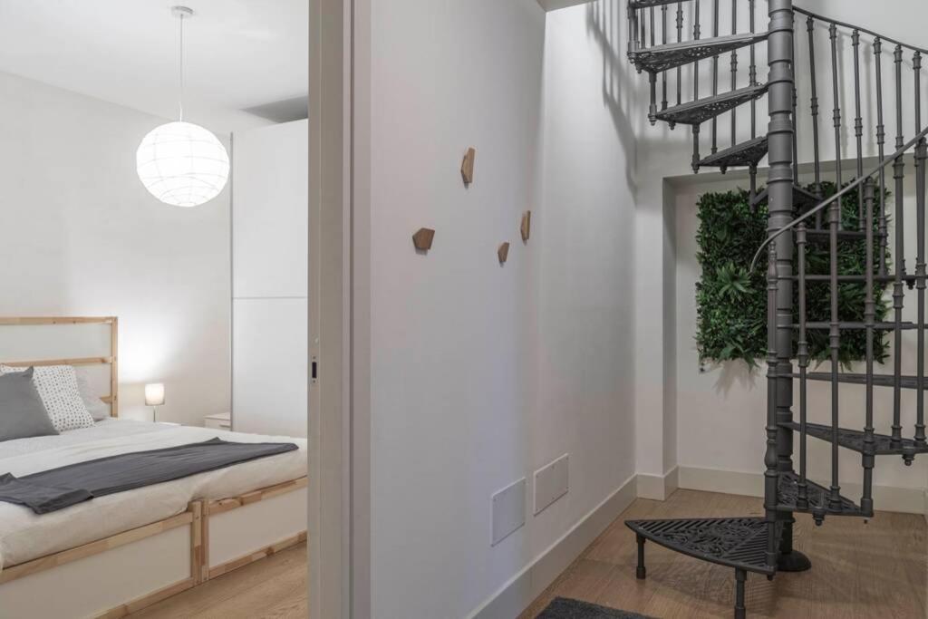 Palazzo Tergesteo Tirabora Suite Apartments - 5