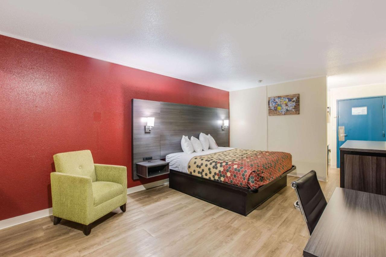 Masters Econo Inn — photo 15