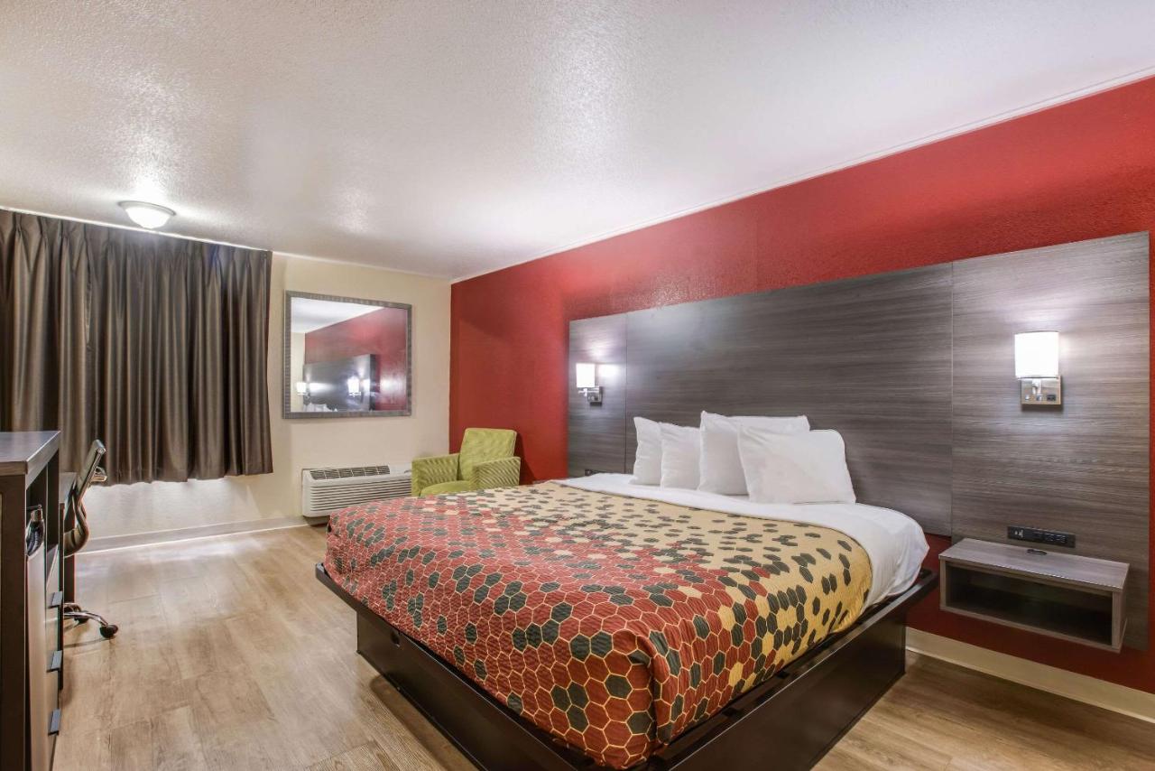 Masters Econo Inn — photo 17