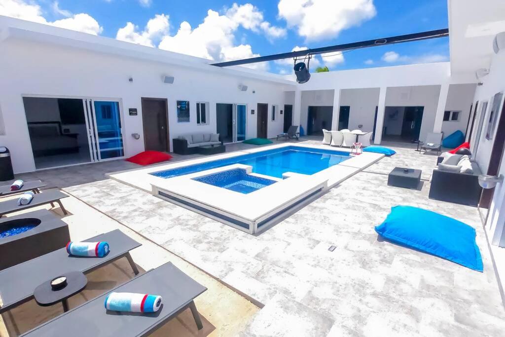 Luxury Party Villa in a Private Area