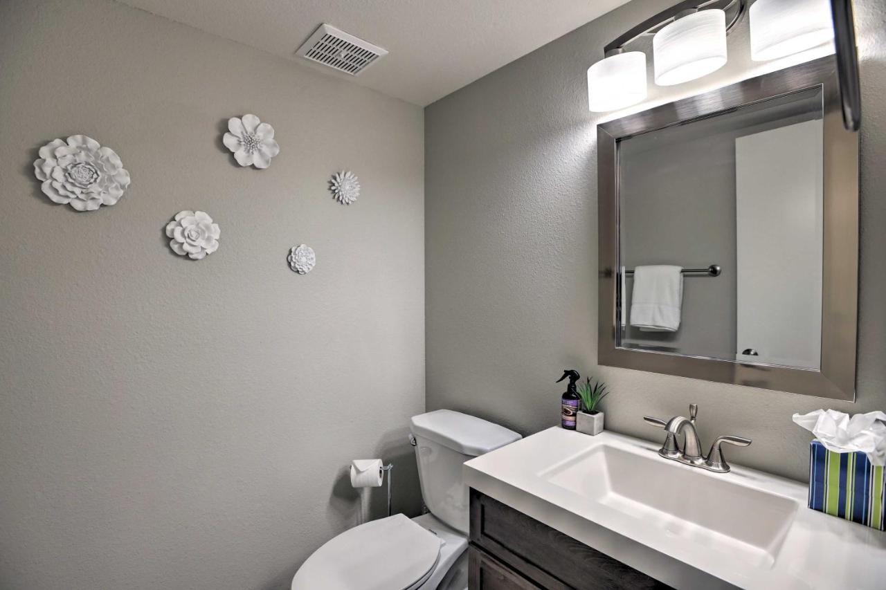 Sleek Condo Getaway By Golfing and Fashion Park