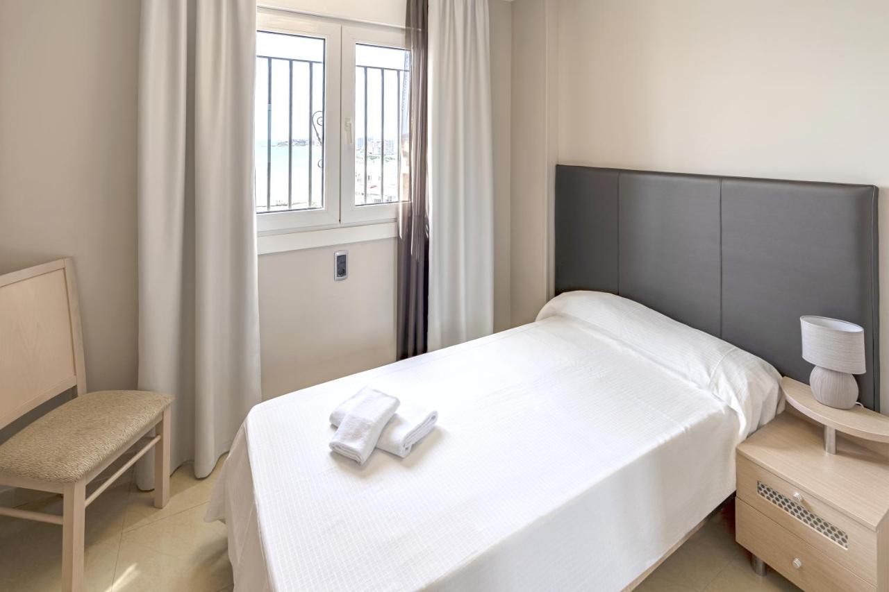 Apartamentos Marina dOr Beach Room Only 1ª Linea, Oropesa ...