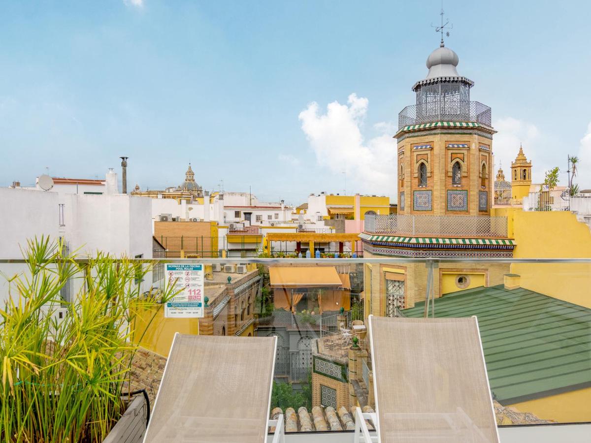 Rooftop swimming pool: numa I Molina Apartments