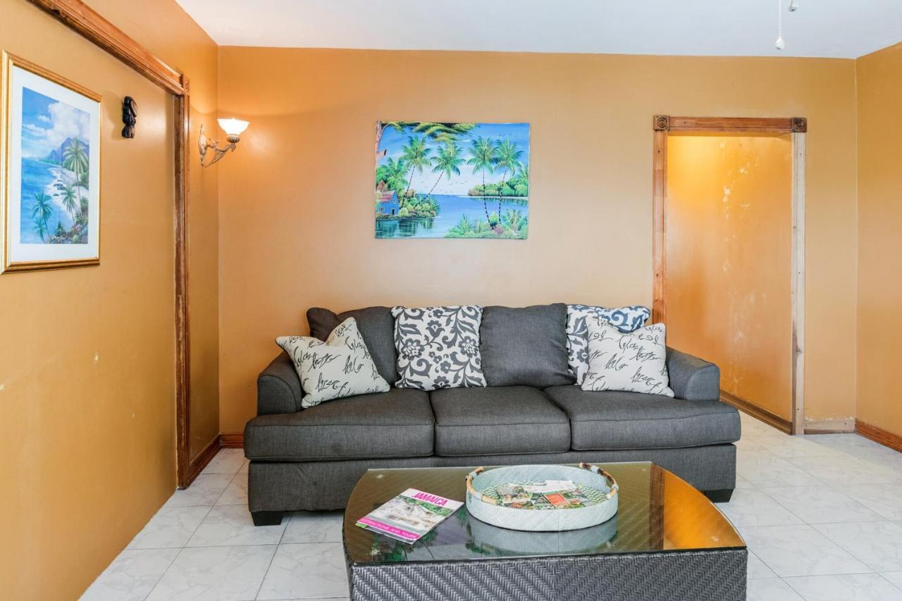 YanceyLargoEstate 2BR Villa with Mountain Views - 3